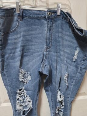 Rue21 Distressed Blue Ankle Jeans